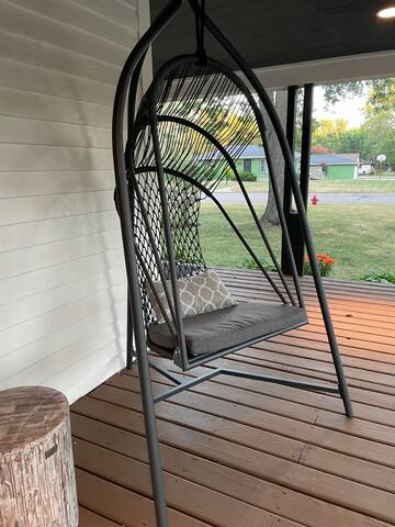 Cozy, historic 3 BR home with hot tub & Zen Den gallery image 4