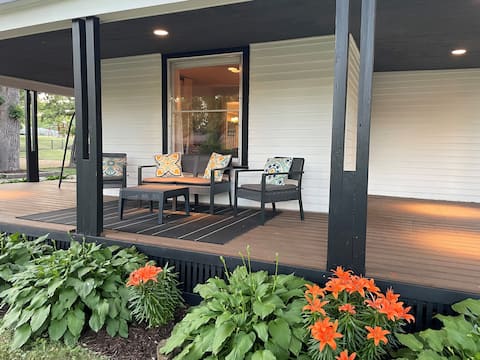 Cozy, historic 3 BR home with hot tub & Zen Den