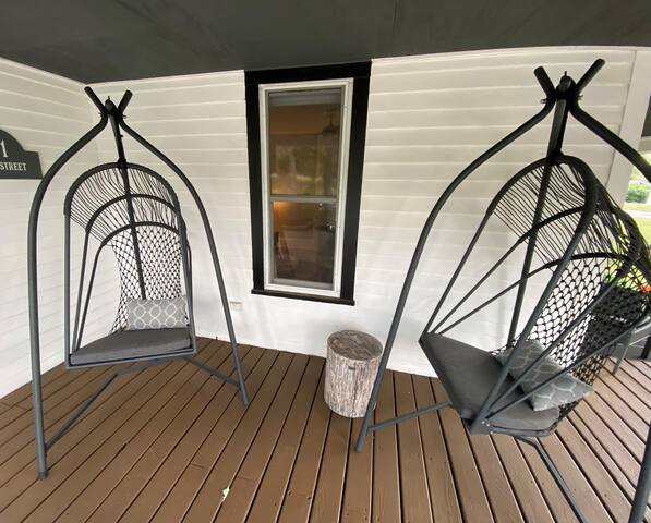 Cozy, historic 3 BR home with hot tub & Zen Den gallery image 3