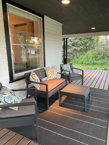 Cozy, historic 3 BR home with hot tub & Zen Den gallery image 5