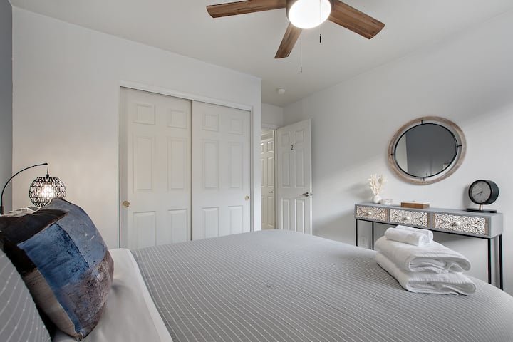 Bedroom 2 - Queen bed, large closet