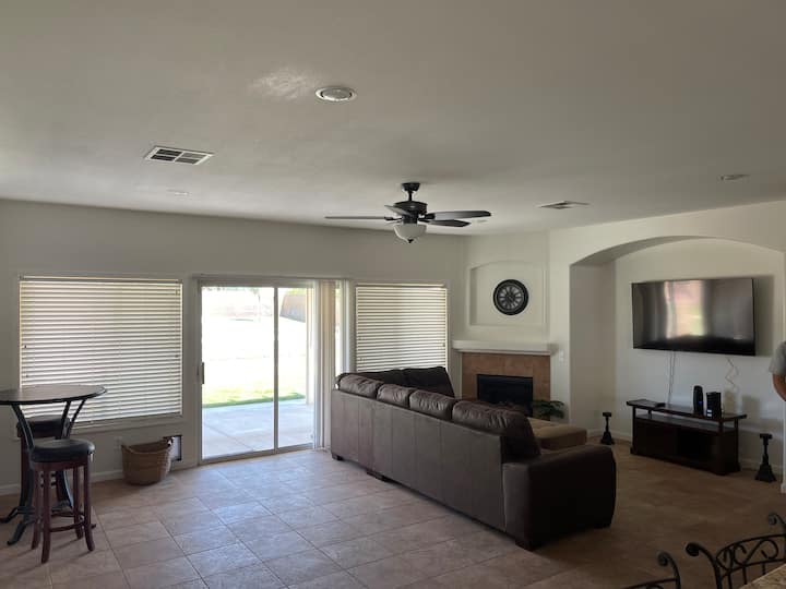 Large Home W/ Spacious Backyard And Pool - Banning, CA