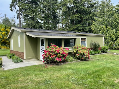 Quiet Briarwood - 3 Bedroom Home