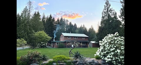 "Spruyt Lodge" The Best Family Vacation Home.