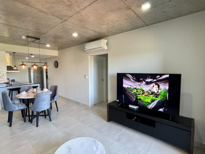Modern 2br | Guest Favorite | Near Airport - Paraguay