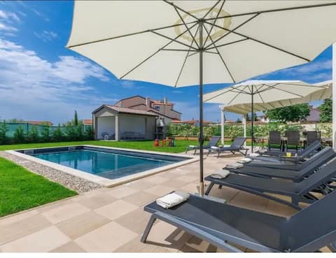 Villa Lea 4* with heated pool&E-bike