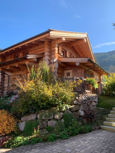 Luxury log cabin chalet - Whirlpool tub & Zirben-Sauna