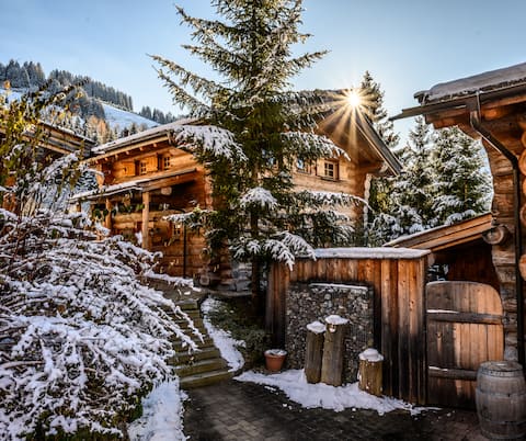 Luxury log cabin chalet - hot tub & Swiss pine sauna