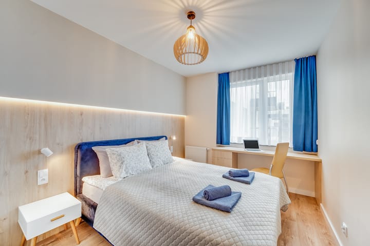 Chambre avec espace de travail supplémentaire