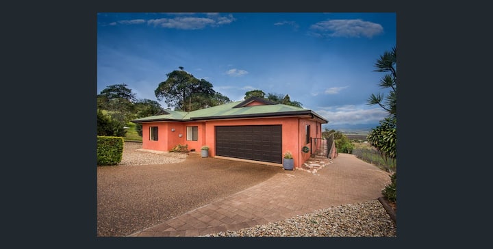 A picturesque 3 bedroom house with splendid views