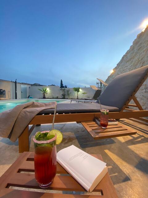 charming house with private heated swimming pool