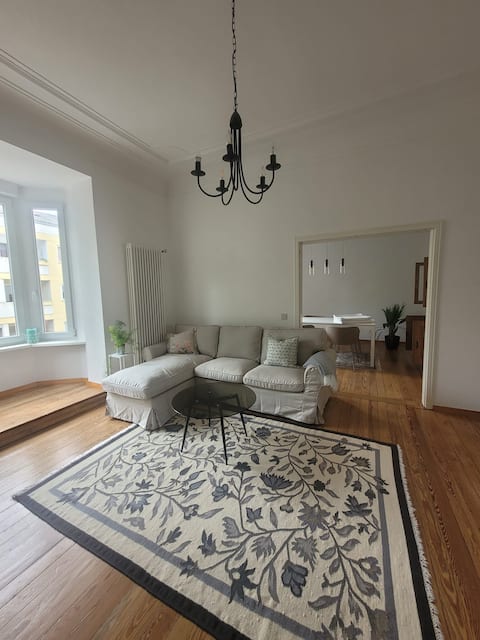 Charming central old building apartment