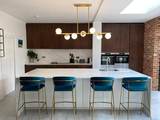 Beautiful, spacious 4 bed home with large garden gallery image 5