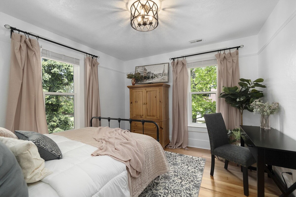 Საძინებელი #2 152 × 203 სმ ზომის საწოლით