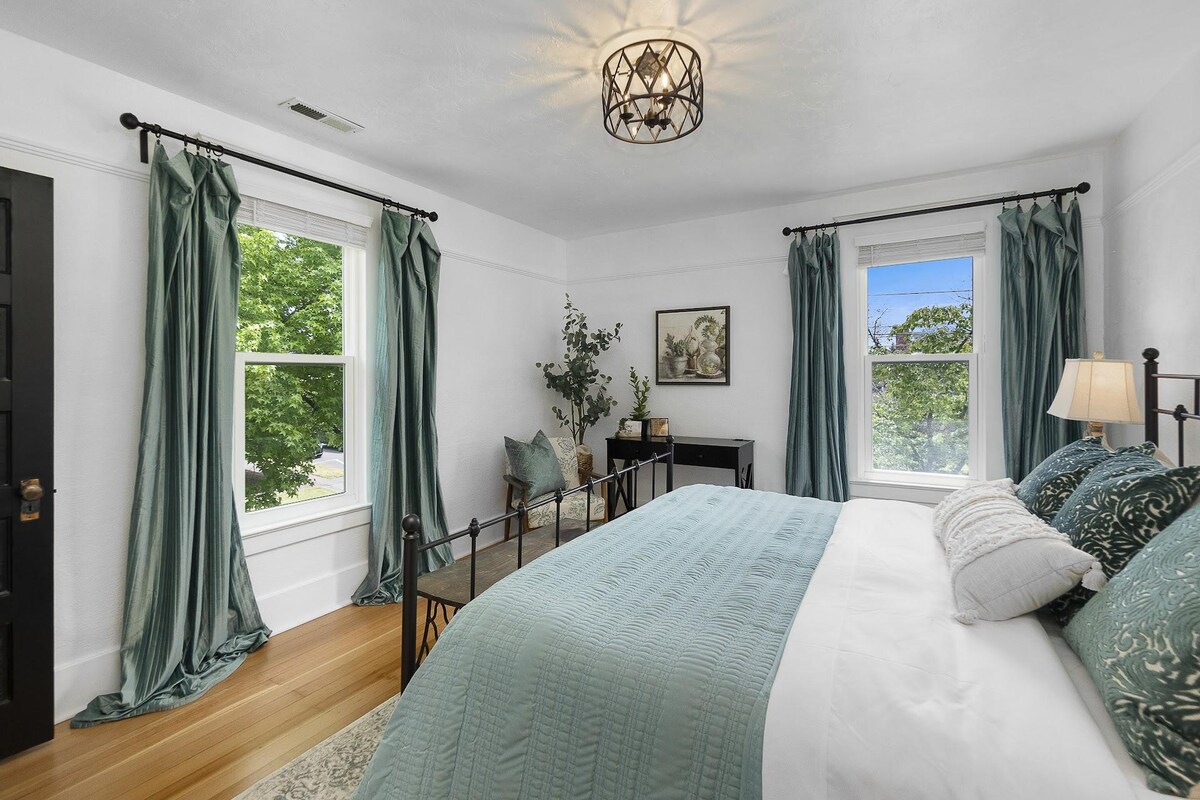 Ძირითადი საძინებელი დიდი საწოლით