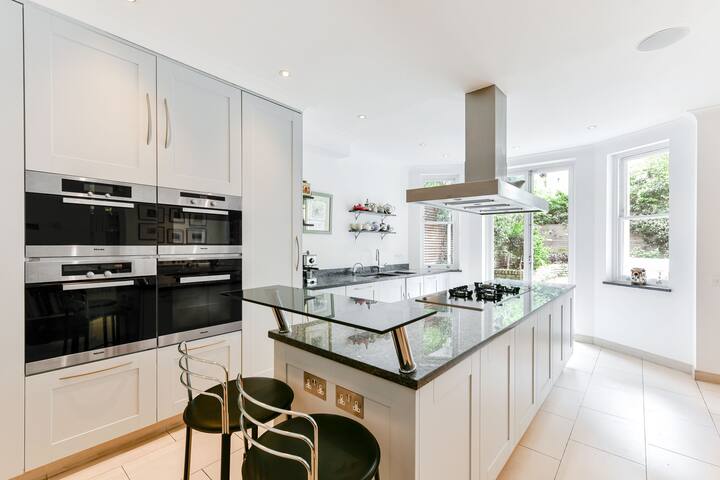 Ivy | Palace Gardens Terrace | Pro-Managed gallery image 5