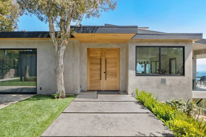 Ocean view prime location in the heart of Malibu gallery image 2