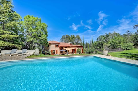Provence Country House: pool & stunning view, golf