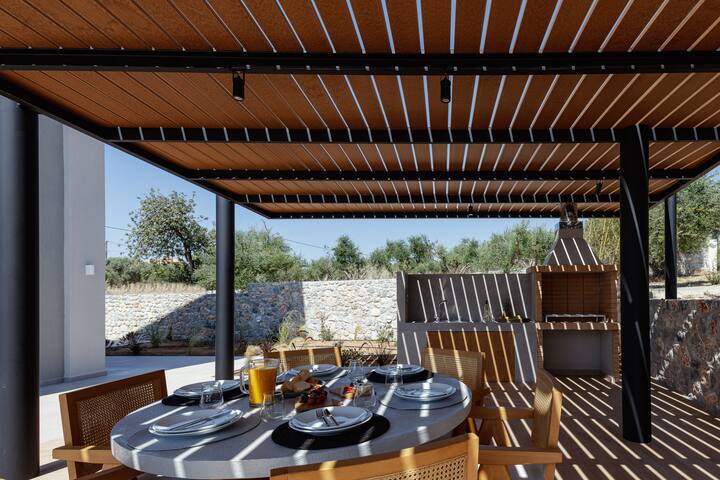 TreeTop Villa II, Private Pool, BBQ & Playground  gallery image 3