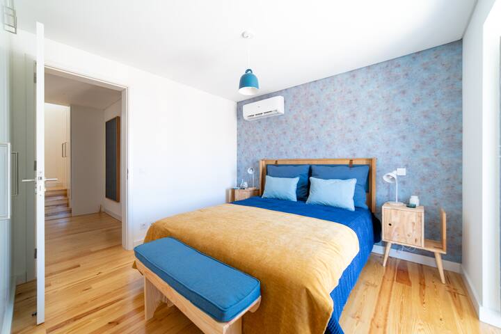 Blue by the River 4 – Unique Penthouse Duplex gallery image 4