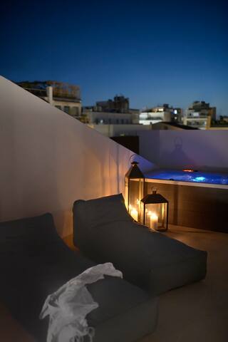 Athinaidos Premium Quarter with Jacuzzi by K&K gallery image 5