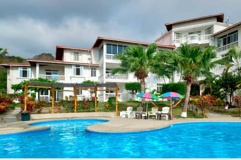 Beautiful beach apartment with ocean views
