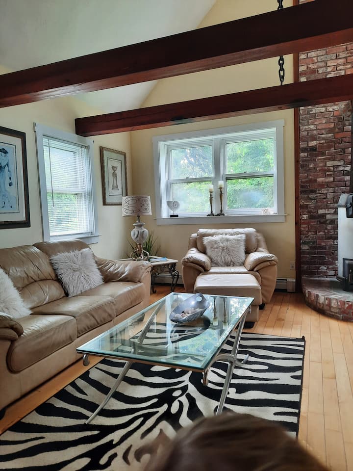 Cheerfull Capecod 4 Bedroom Home With Free Parking - Dennis, MA