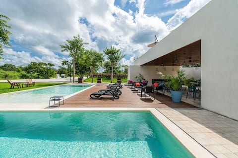 Exclusive and spacious house in a private community with amenities