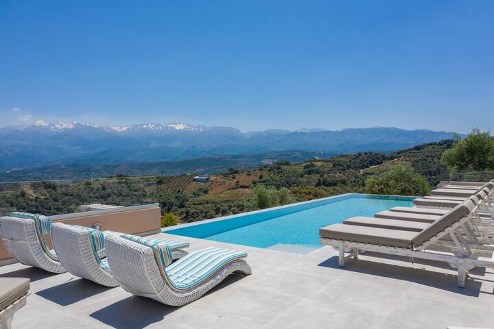 Alexandras’s Mansion gallery image 3