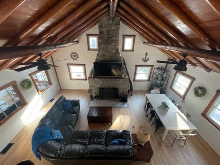 *Waterfront Log Cabin On Bike Path, Private Dock* - Buckeye Lake, OH