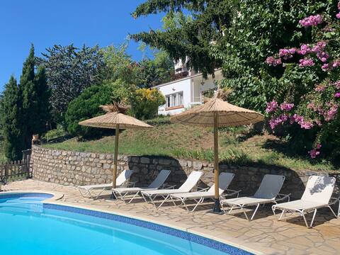 Large House - Private Pool, Edge of Village