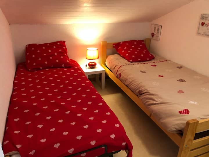 Spálňa 2 s 2 samostatnými lôžkami, ktoré sa dajú spojiť