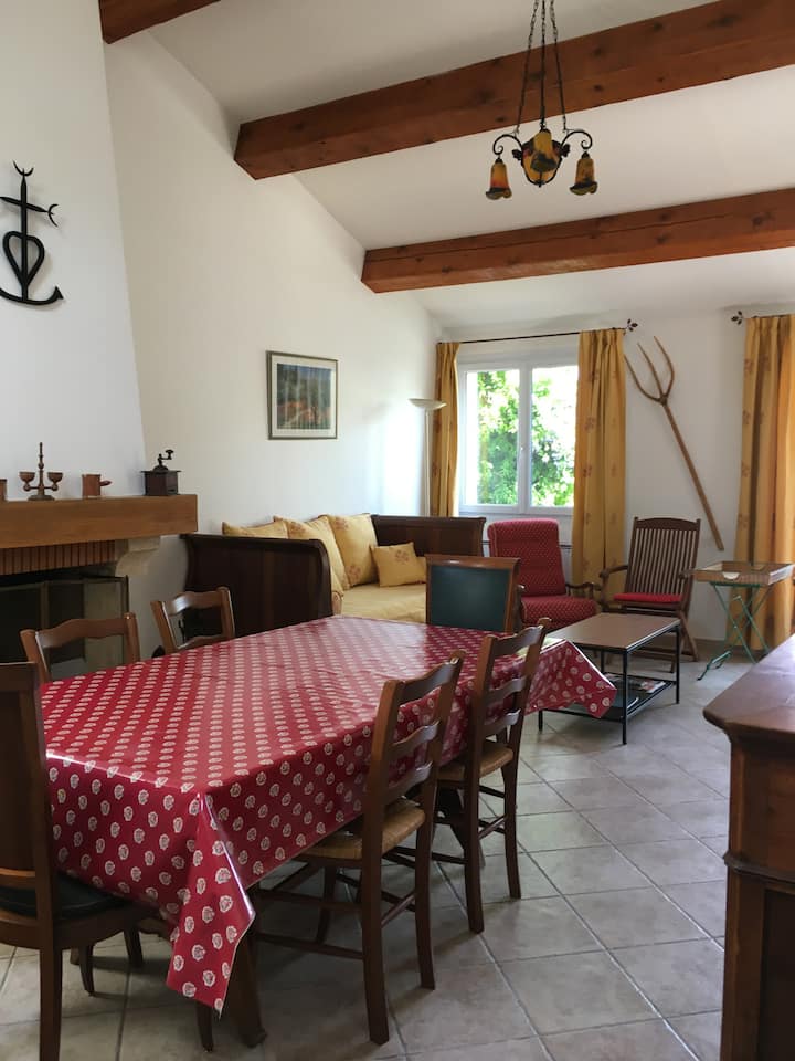 Joli Mas De Ville Indépendant - Beaucaire
