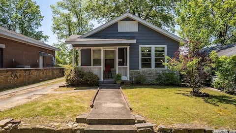Top performing Airbnb: Cheerful Cottage in the heart of Hillcrest in Little Rock