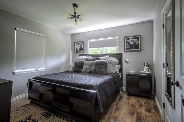 Central & Modern with Hot Tub & Big Backyard/Patio gallery image 5