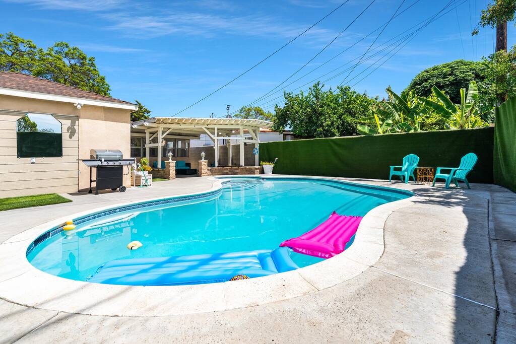 *Sunset Oasis w/Pool & Jacuzzi, near beach & LAX*