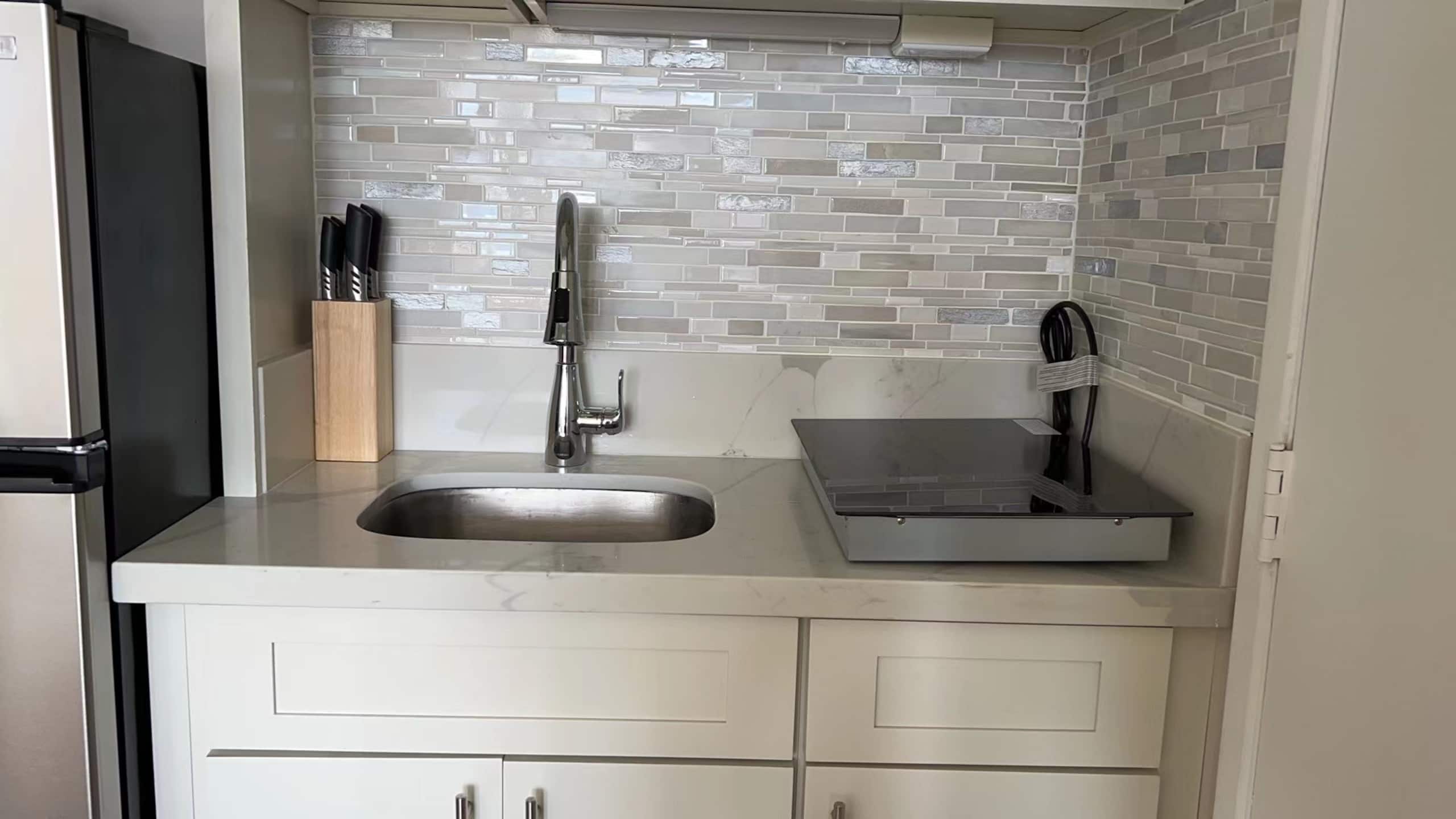 Condo in Honolulu · ★4.6 · Studio · 2 beds · 1 private bath - Image 6