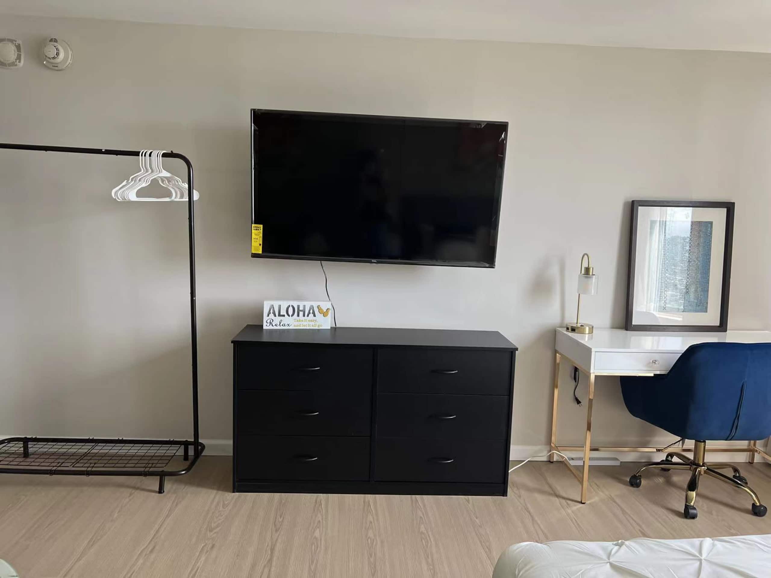 Condo in Honolulu · ★4.6 · Studio · 2 beds · 1 private bath - Image 5