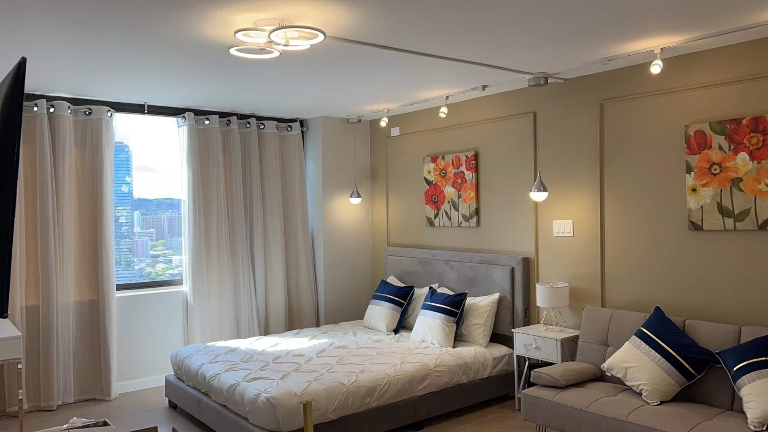 Condo in Honolulu · ★4.6 · Studio · 2 beds · 1 private bath - Image 1