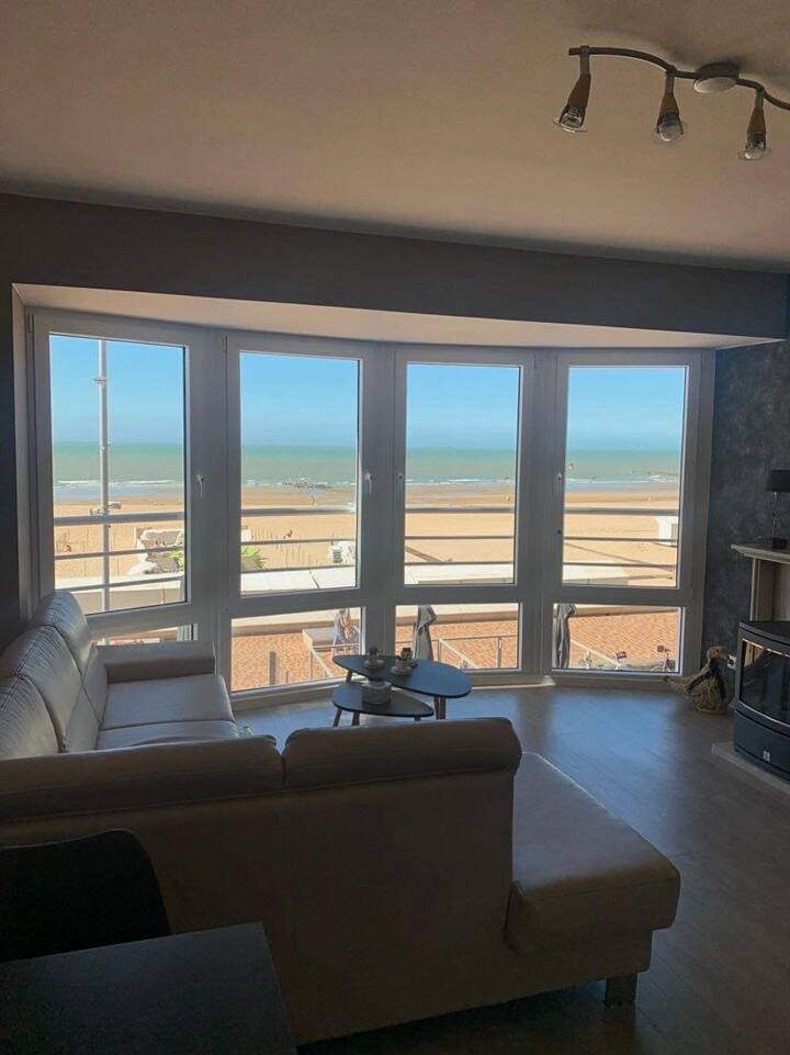 Apartment Wenduine, overlooking the sea 20 min from Ostend