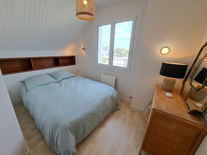 الطابق الثاني - غرفة نوم 4 - 1 سرير مزدوج