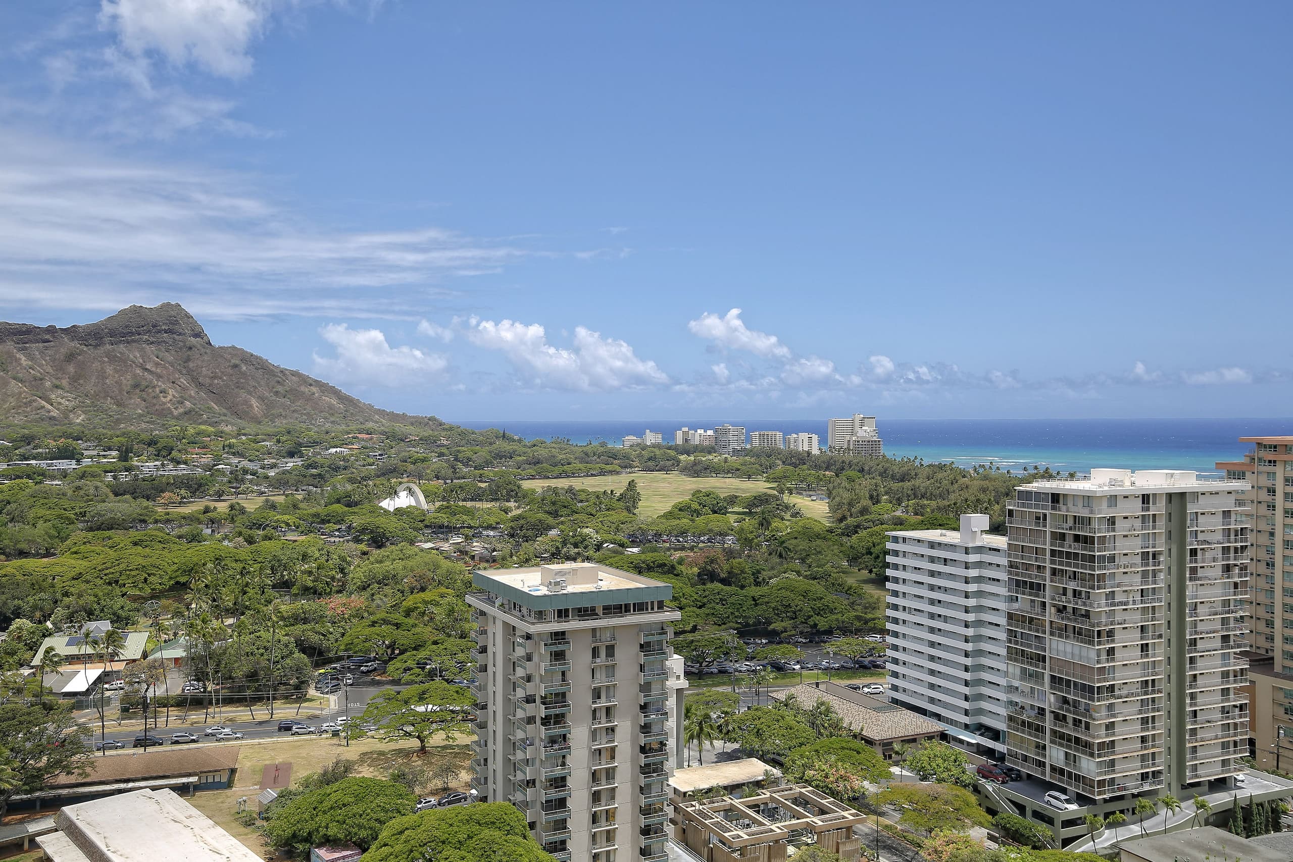 Condo in Honolulu · ★4.75 · 2 bedrooms · 4 beds · 1 private bath - Image 15