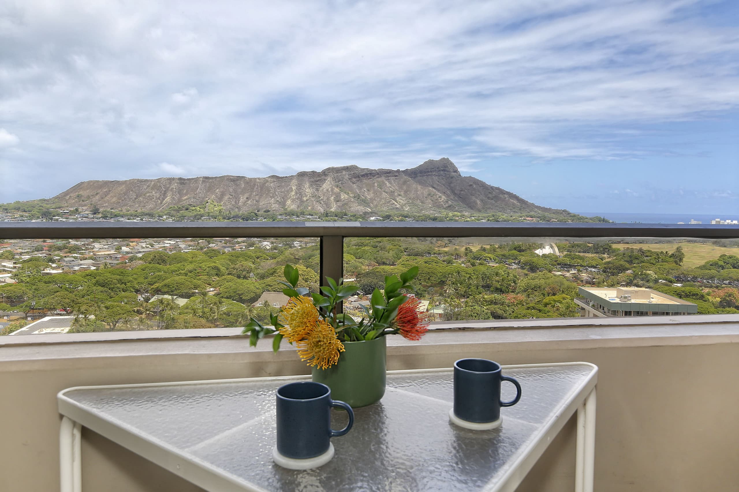 Condo in Honolulu · ★4.75 · 2 bedrooms · 4 beds · 1 private bath - Image 16
