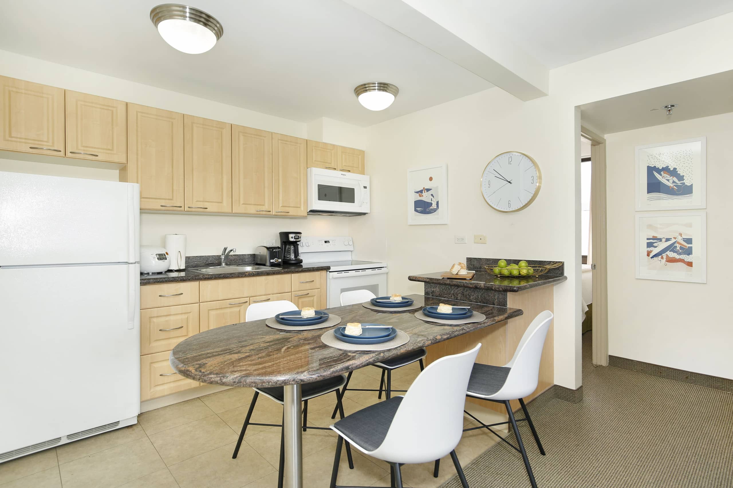 Condo in Honolulu · ★4.75 · 2 bedrooms · 4 beds · 1 private bath - Image 9