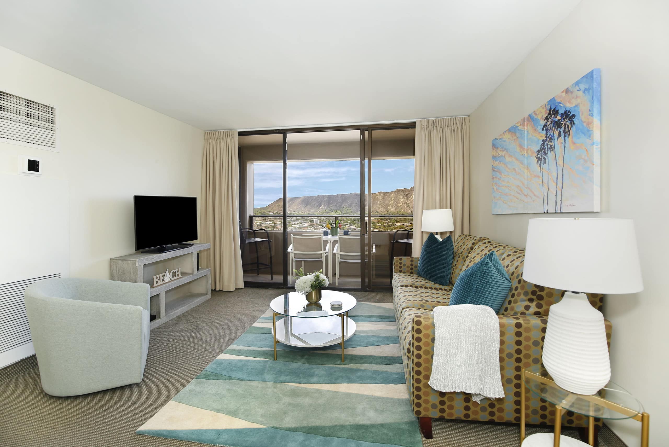 Condo in Honolulu · ★4.75 · 2 bedrooms · 4 beds · 1 private bath - Image 6
