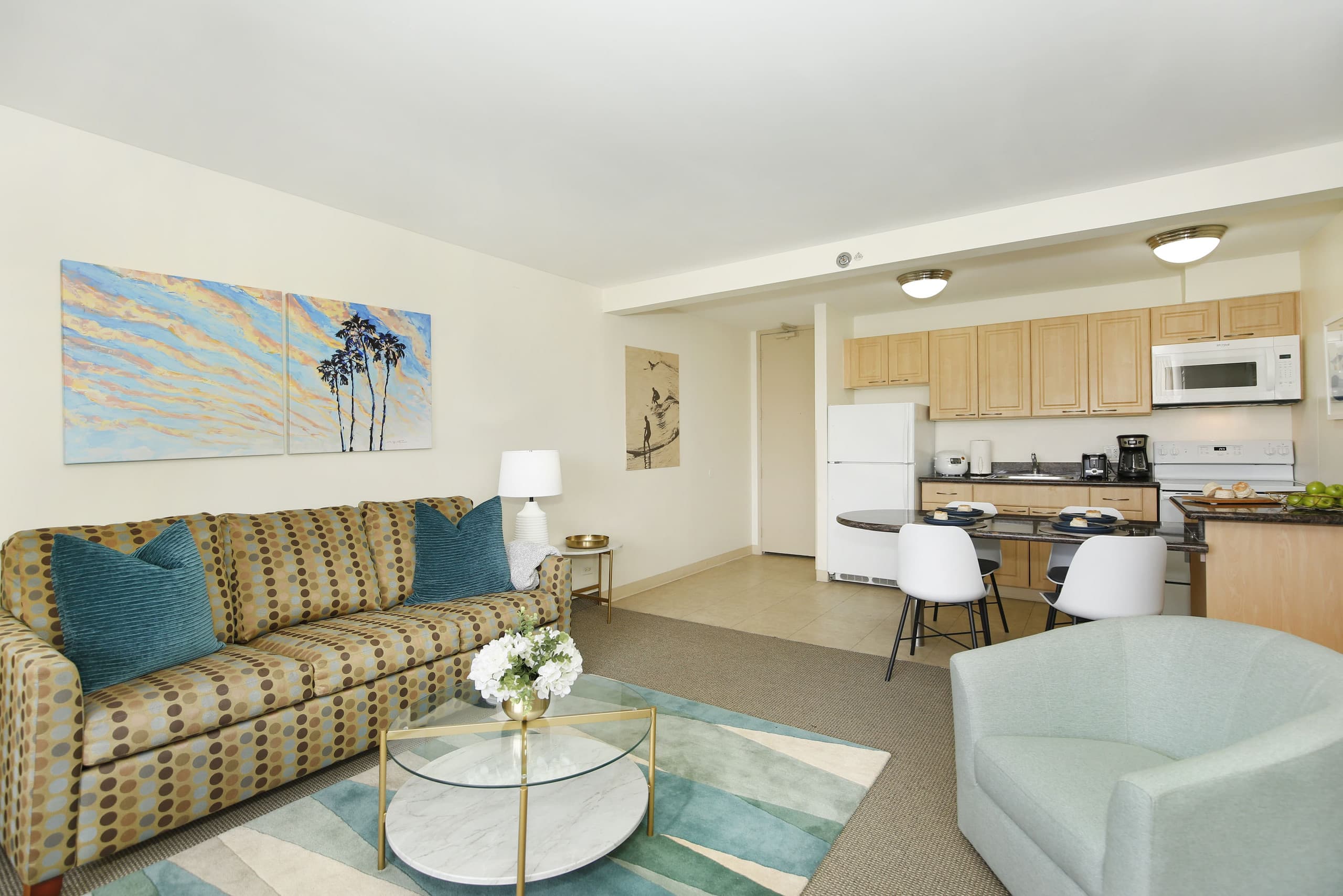 Condo in Honolulu · ★4.75 · 2 bedrooms · 4 beds · 1 private bath - Image 7