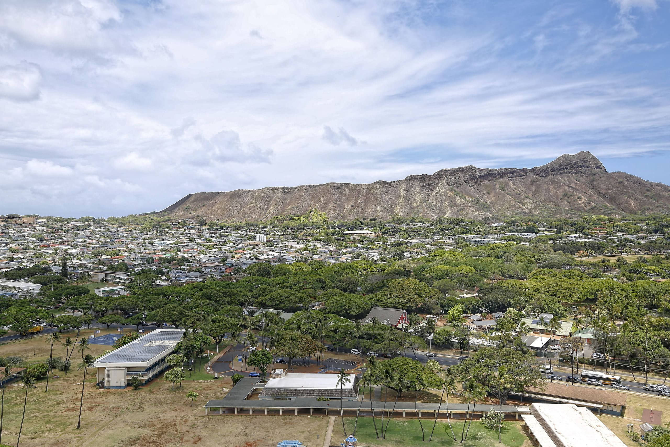 Condo in Honolulu · ★4.75 · 2 bedrooms · 4 beds · 1 private bath - Image 18