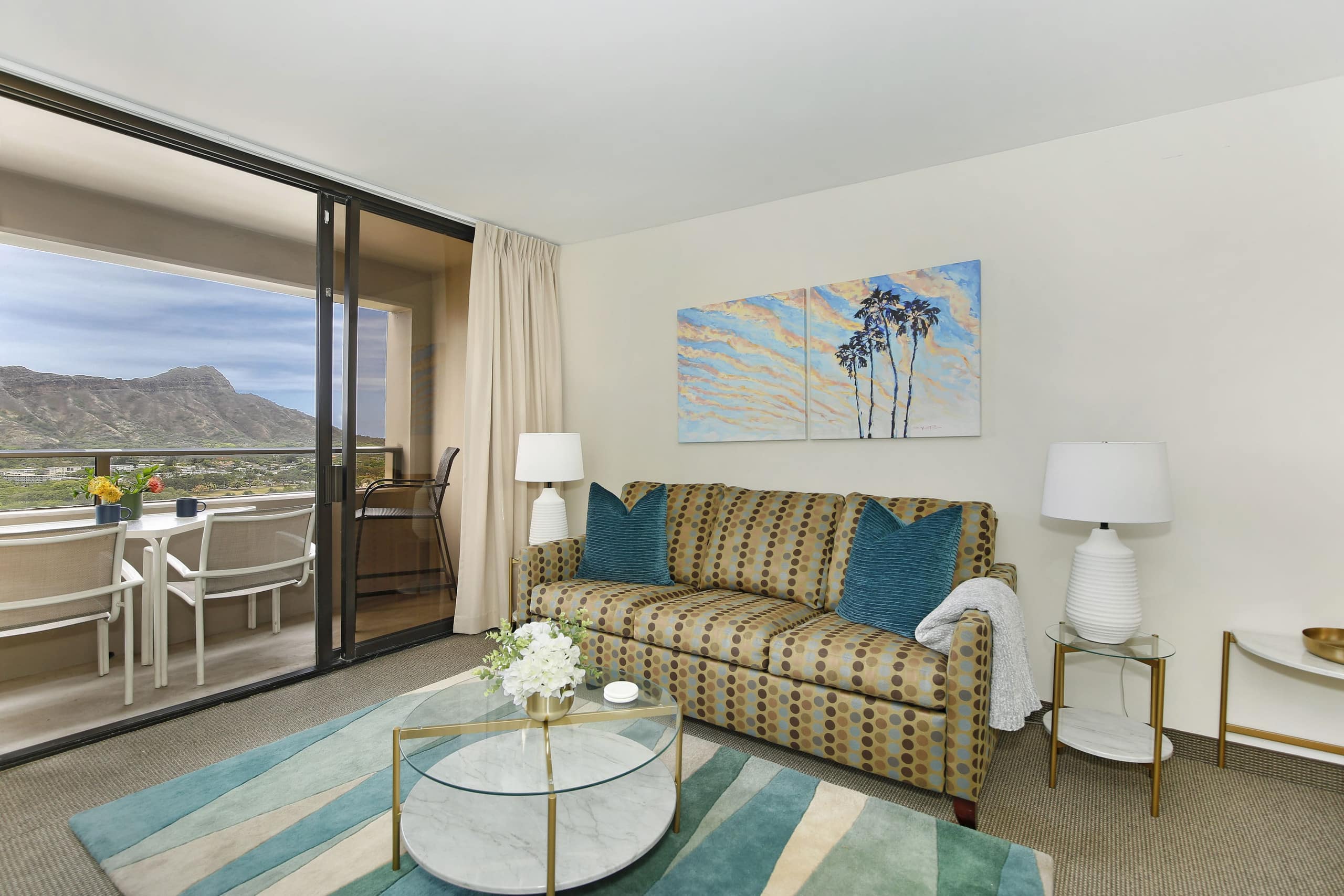 Condo in Honolulu · ★4.75 · 2 bedrooms · 4 beds · 1 private bath - Image 5