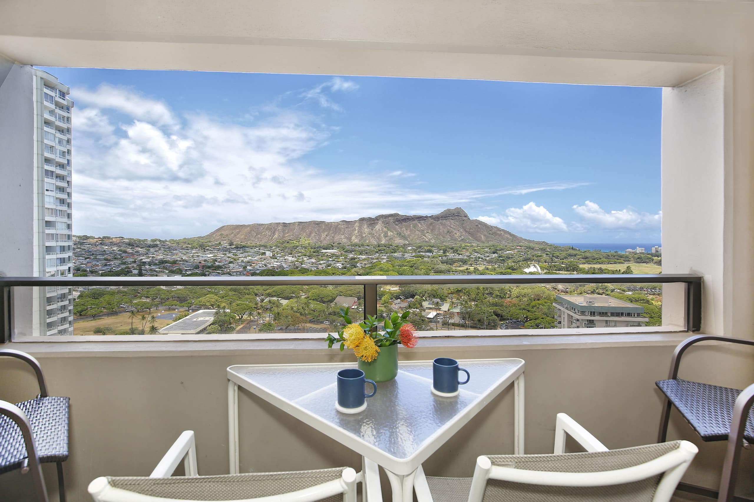 Condo in Honolulu · ★4.75 · 2 bedrooms · 4 beds · 1 private bath - Image 17