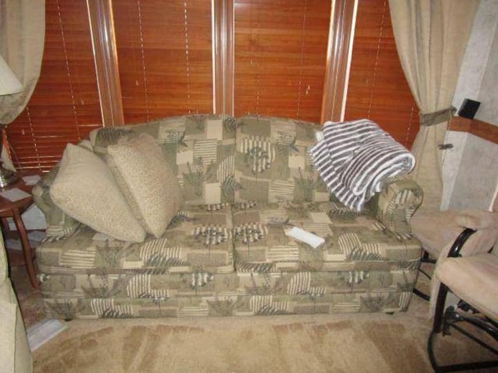 Დამალული Twin Out B&B!
